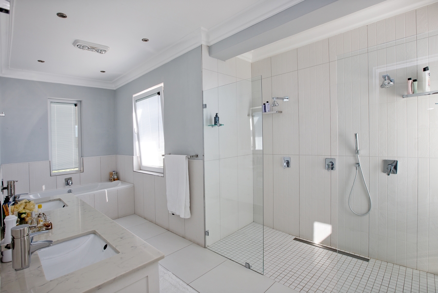 7 Bedroom Property for Sale in Cairnside Western Cape